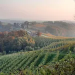 Wine & Art Jeruzalem Лютомер
